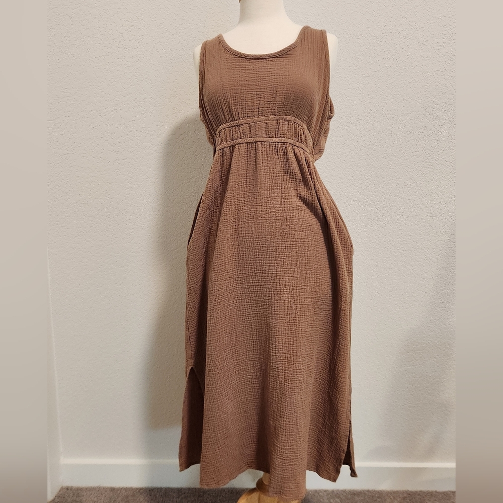 Chic Sleeveless Tan Maxi Dress